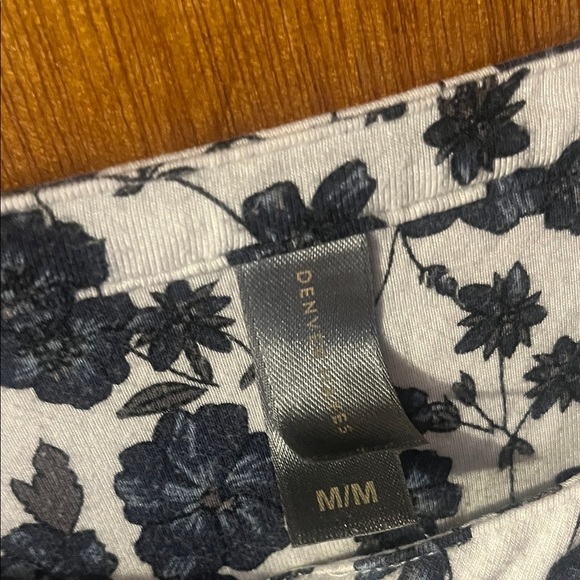 Woman’s Denver Hayes Blue Floral Blouse Medium - Picture 2 of 6